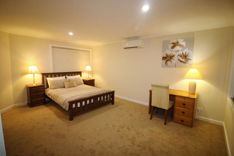 Silver House - Melbourne Airport Accommodation - NT Tourism 0