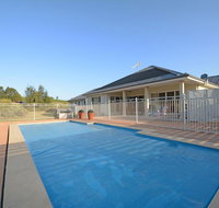 Silver Springs 6br Luxury Homestead with Wifi Pool. Fireplace Views Olives and Space - Accommodation NT