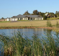 Silver Springs Estate 4br house  6br house with Wifi Pool. Fireplace Views Olives and Space - Accommodation NT