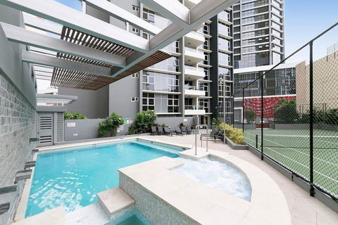 SK2 - 3BR With Pool Gym Steam Room In Story Bridge - Accommodation NT 1