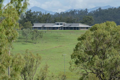 Skyline Farm House - Accommodation NT 1