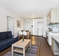 Sleek City Haven With Pool and Gym Access - Accommodation NT