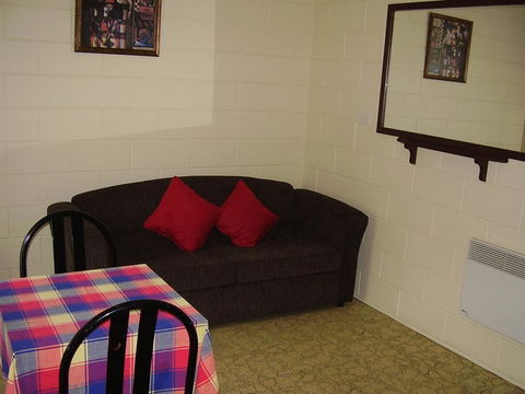 Snowy River Lodge Motel - NT Tourism 1