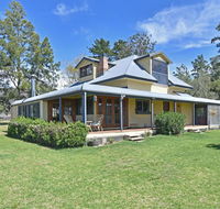 Soldiers Cottage picturebook vineyard home - NT Tourism