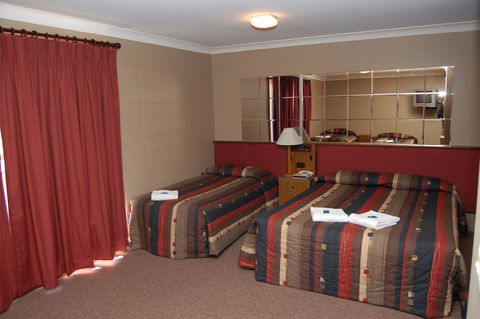 Southern Cross Motor Inn & Tourist Park - NT Tourism 1
