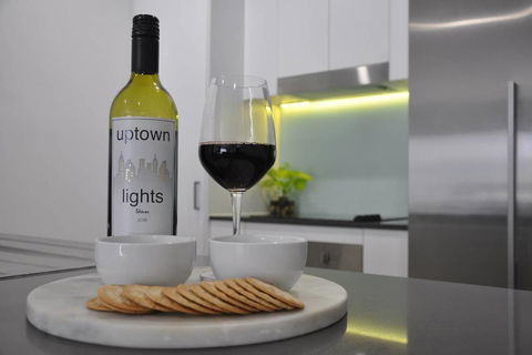 Spacious 2 Bed 2 Bath Unit - LUMA APARTMENTS - Accommodation NT 1