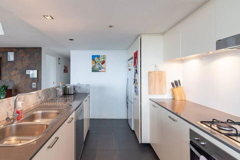 Spacious 2 Bedroom Flat In Wolli Creek - NT Tourism 1