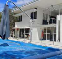 Spacious 2 bedroom unit private bath kitchen RV parking on 5 acres 10 min to Fraser Island barge - NT Tourism