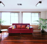 Spacious and cozy home next to Glen Waverley - Accommodation NT