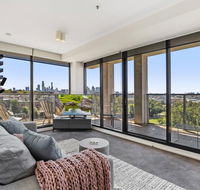 Spacious and Sunny Modern Apartment with City View - NT Tourism
