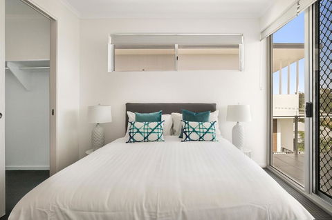 Spacious Apartment With Generous Entertaining - NT Tourism 3