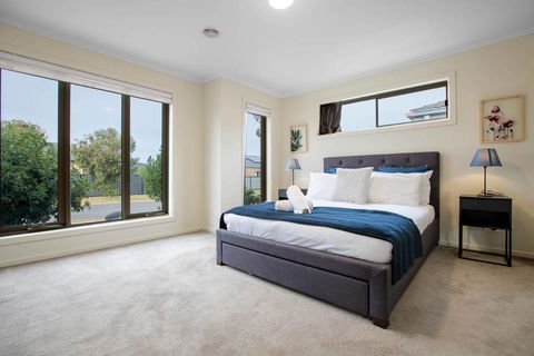 Spacious Lovely 5Beds Home@Point Cook - Accommodation NT 1
