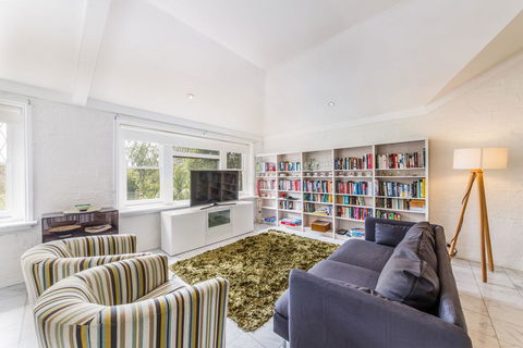 Spoilt For Choice 2-bed/2-bath + Free Parking - NT Tourism 0