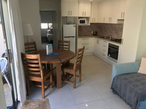 St Clair's Apartments, Cotton Tree - Accommodation NT 2