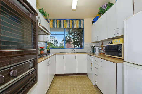 St Tropez Unit 9 - The Entrance, NSW - NT Tourism 3