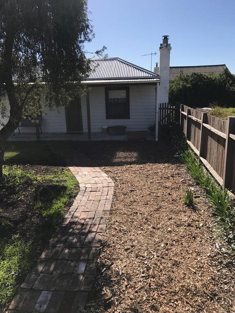 Stable Cottage - Accommodation NT 3