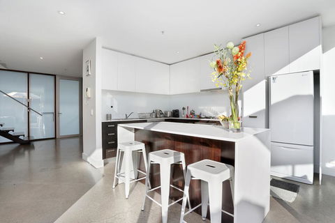StayCentral On Oxford Penthouse - NT Tourism 1