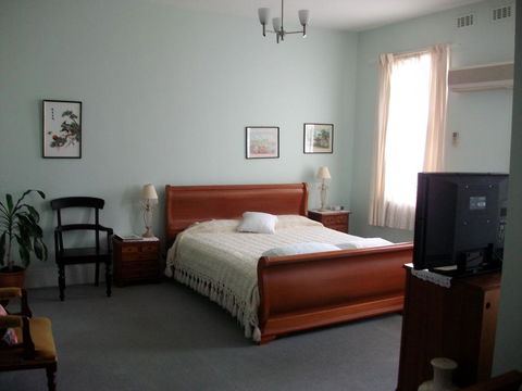 Stella's Dromana Hotel - NT Tourism 3