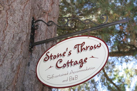 Stone's Throw Cottage Bed And Breakfast - Accommodation NT 1