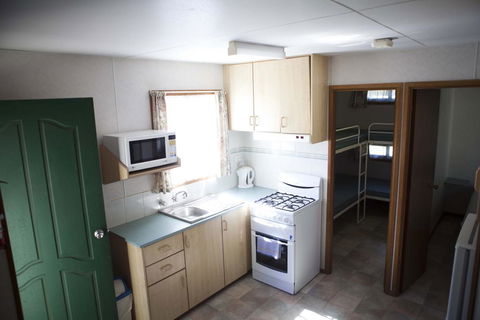 Strayleaves Caravan Park - Accommodation NT 3