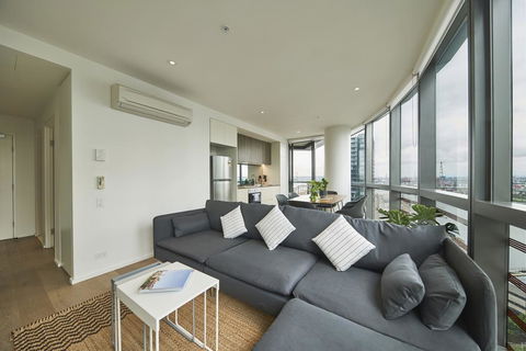STUNNING 2 BED 2 BATH STYLISH UNIT // FREE PARKING - Accommodation NT 3