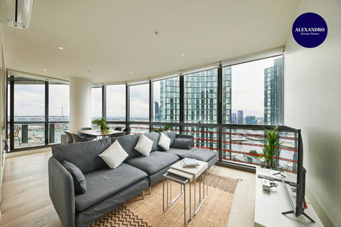 STUNNING 2 BED 2 BATH STYLISH UNIT // FREE PARKING - Accommodation NT 0