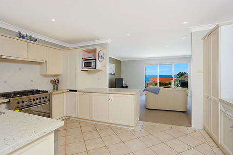 Stunning Home In Salamander Bay! - NT Tourism 2