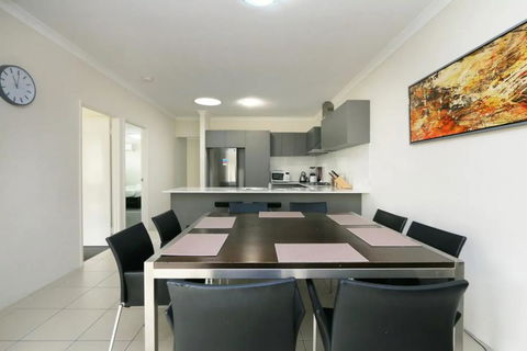 Stunning Home Near Scarborough Beach Sleeps 11 - NT Tourism 2