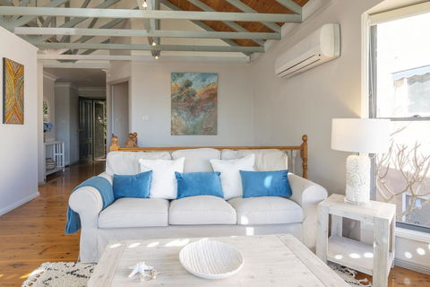 STUNNING WATERFRONT ESCAPE AT DALEYS POINT - NT Tourism 3