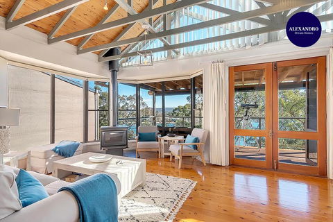 STUNNING WATERFRONT ESCAPE AT DALEYS POINT - NT Tourism 0