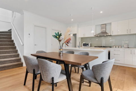 Style, Comfort And Convenience - Accommodation NT 1