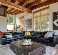 STYLISH  RELAXED LAKE HOME // NARRABEEN - Accommodation NT