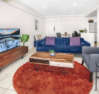 Stylish 2-Bed Apartment with Sweeping River Views - Accommodation NT