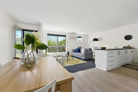 Stylish And Spacious Launceston Villa + Free Wifi - NT Tourism 0