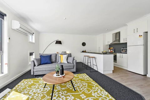 Stylish And Spacious Launceston Villa + Free Wifi - NT Tourism 3