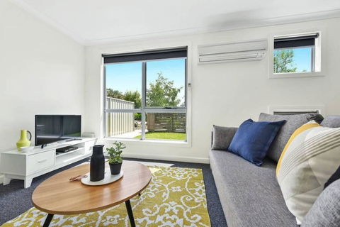 Stylish And Spacious Launceston Villa + Free Wifi - NT Tourism 1