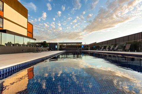 Stylish Inner City Penthouse Apartment - NT Tourism 2