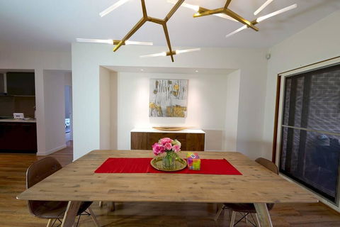 Stylish Luxe House For Big Group Near Shopping Center - Accommodation NT 2