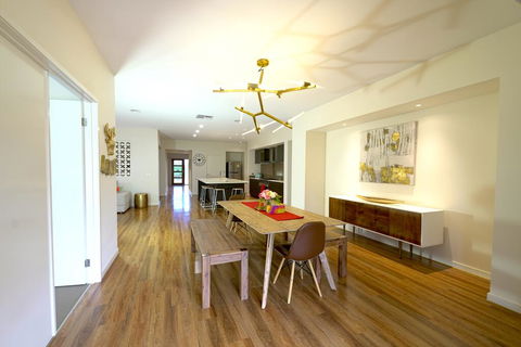 Stylish Luxe House For Big Group Near Shopping Center - Accommodation NT 0