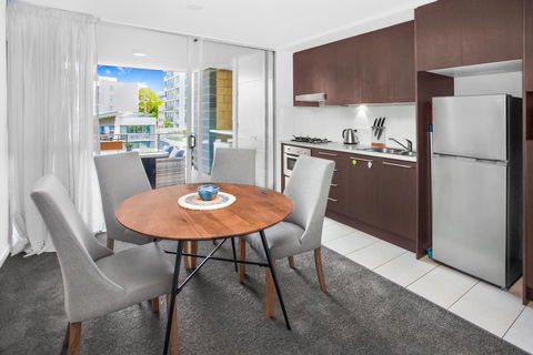 Stylish Split Level Apartment 13 Minutes From City - Accommodation NT 1