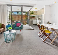 Stylish Valley Unit with Terrace Parking and Pool - Accommodation NT