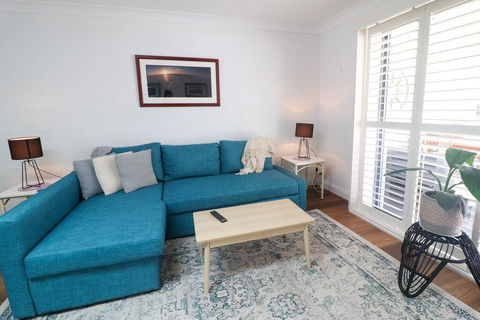 Sunflower Villa In Raffertys Resort - NT Tourism 3