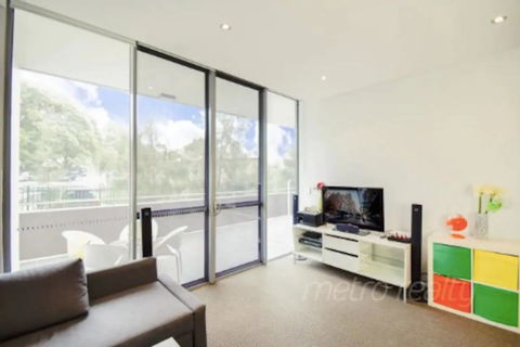 Sunny 3 Bedroom Apartment In Turrella - NT Tourism 0