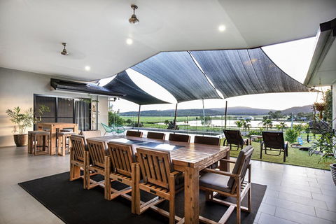 Sunset Retreat Airlie Beach Rural Getaway - NT Tourism 3
