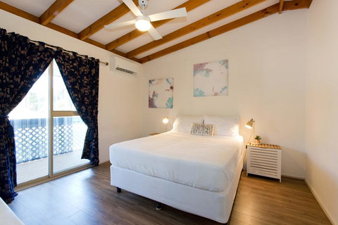 Surf And Sunsets, Beach Holiday Home Mandurah - Accommodation NT 3