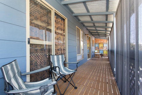 Surf And Sunsets, Beach Holiday Home Mandurah - Accommodation NT 0