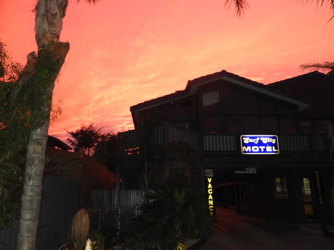 Surf City Motel - NT Tourism 0