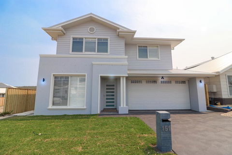 Surfers Paradise At Catherine Hill Bay - NT Tourism 1