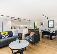 Sydney Townhouse with Parking and Deck - Accommodation NT