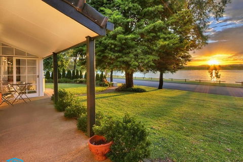 Tara Downs On Lake Albert - NT Tourism 0